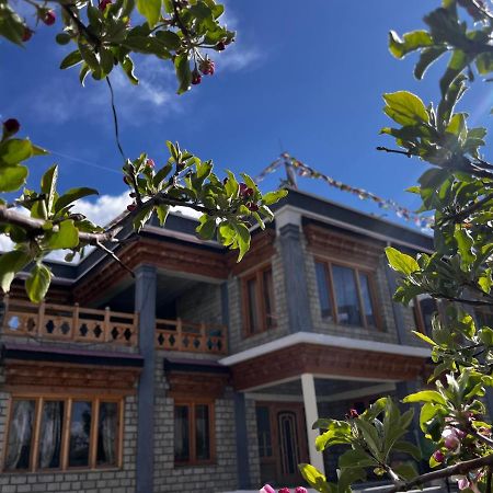 Ladakh Country Inn Leh Exterior foto