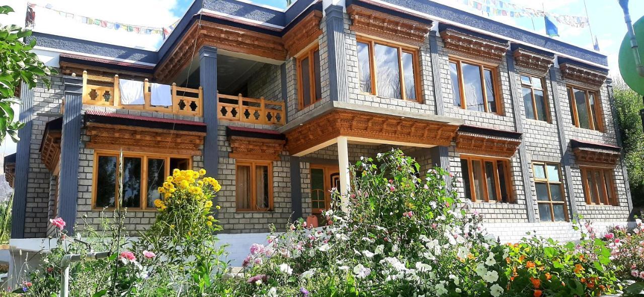 Ladakh Country Inn Leh Exterior foto