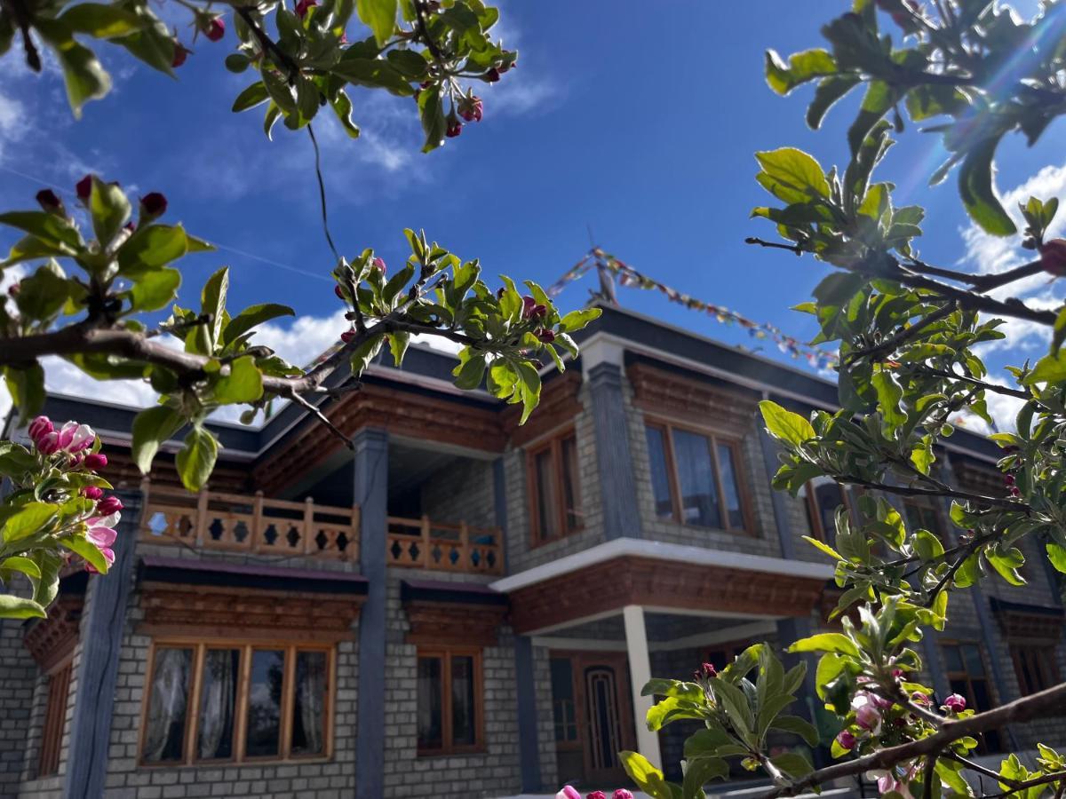 Ladakh Country Inn Leh Exterior foto